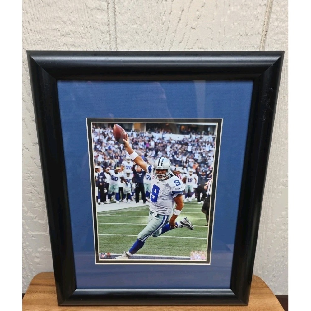 Dallas Cowboys #9 Tony Romo 9x7 Photo matted &  16.5x13" Frame